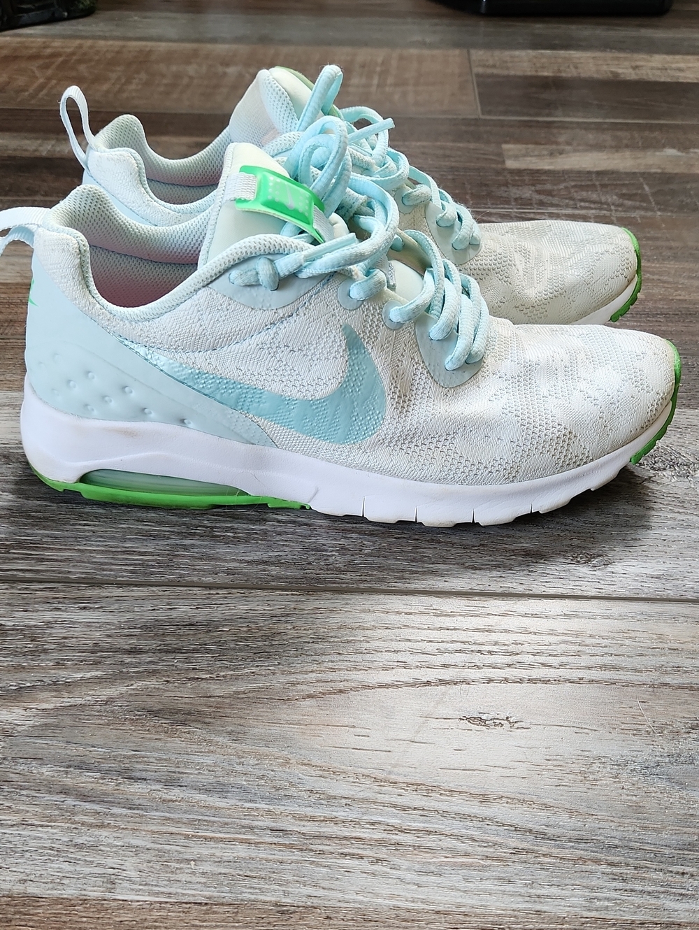 Womens Blue and Green Nike Size 8.5